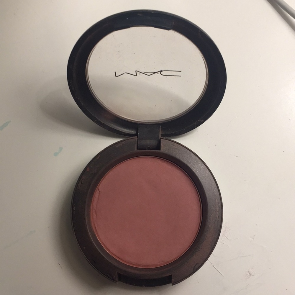 Mac blush mocha color